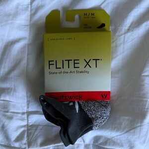 Swiftwick Flite XT No Show Socks - Black